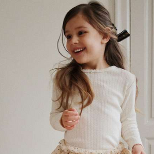 Des blouses et des pulls pour enfants 