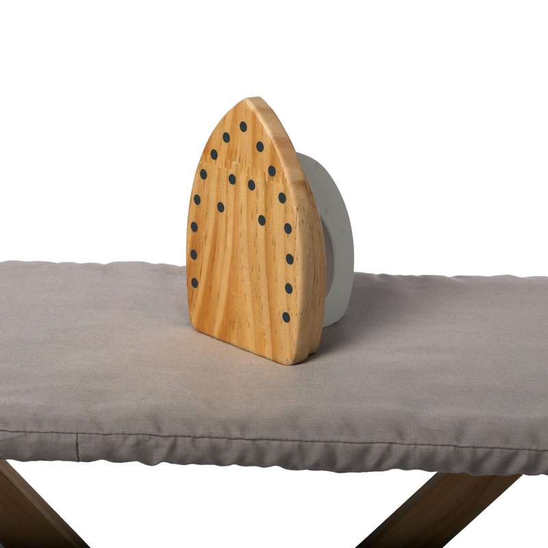 MaMaMeMo Ironing board and iron in wood