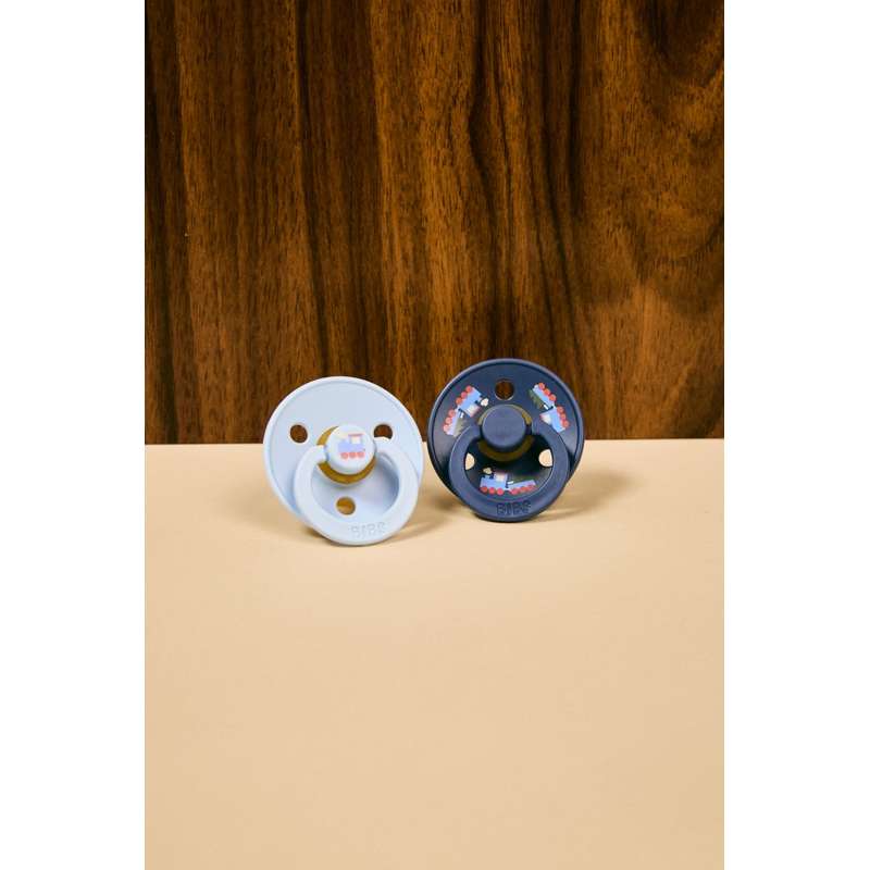 BIBS Rund Colour Sut - Str. 1 - Naturgummi - Holiday Train - Steel Blue