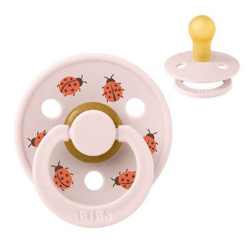 BIBS Rund Colour-smokk - Str. 1 - Naturgummi - Ladybug Studio - Petal