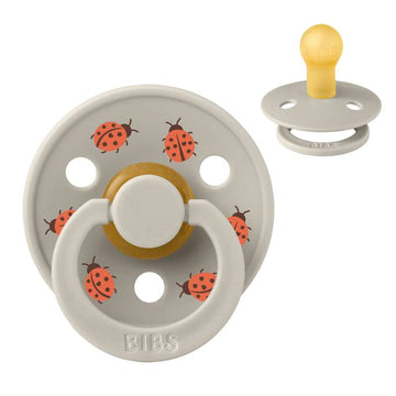 BIBS Rund Colour-smokk - Str. 1 - Naturgummi - Ladybug Studio - Sand